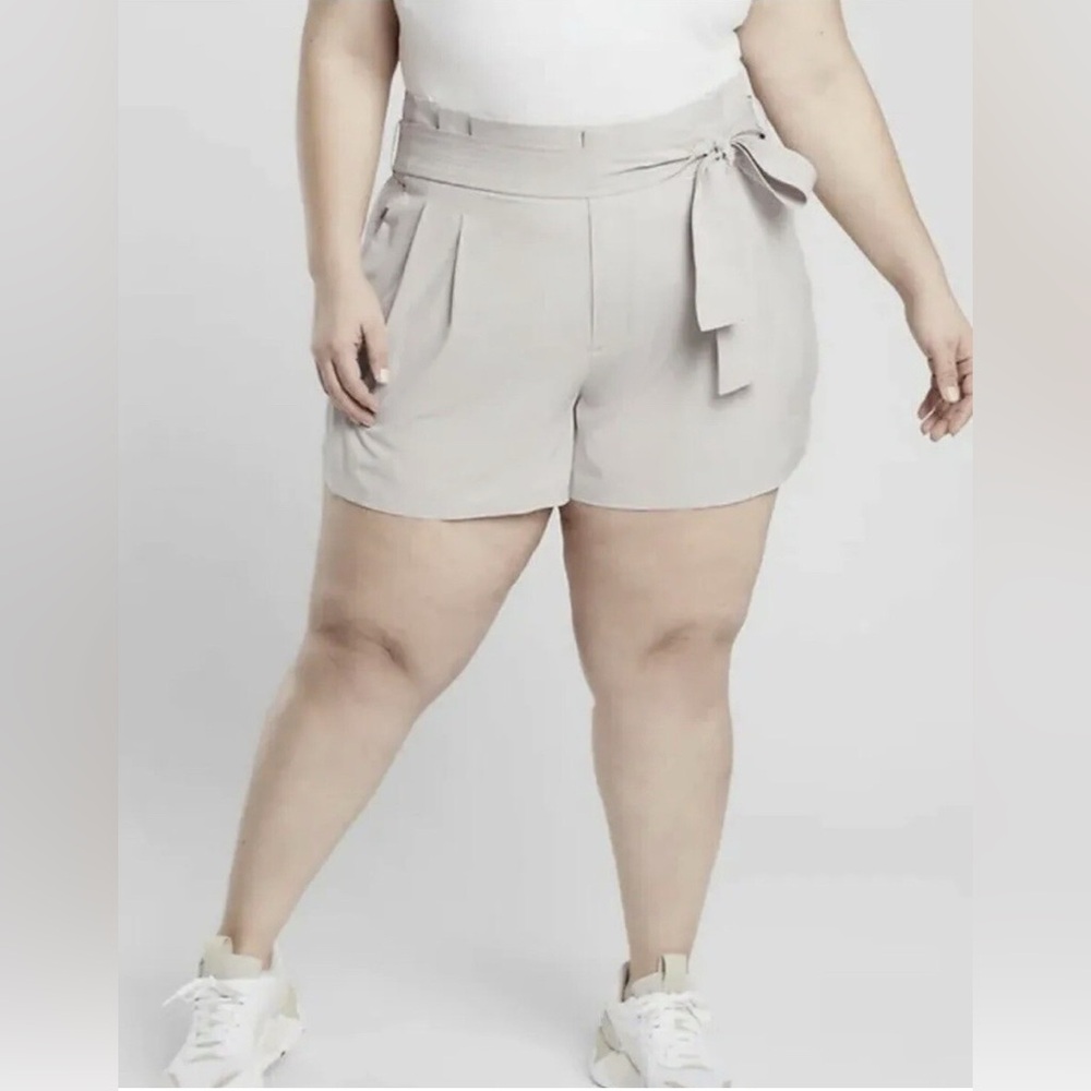Athleta Skyline Shorts II Beige